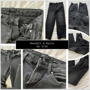 Kendall & Kylie “Iconic High Rise Straight” Size 3/26